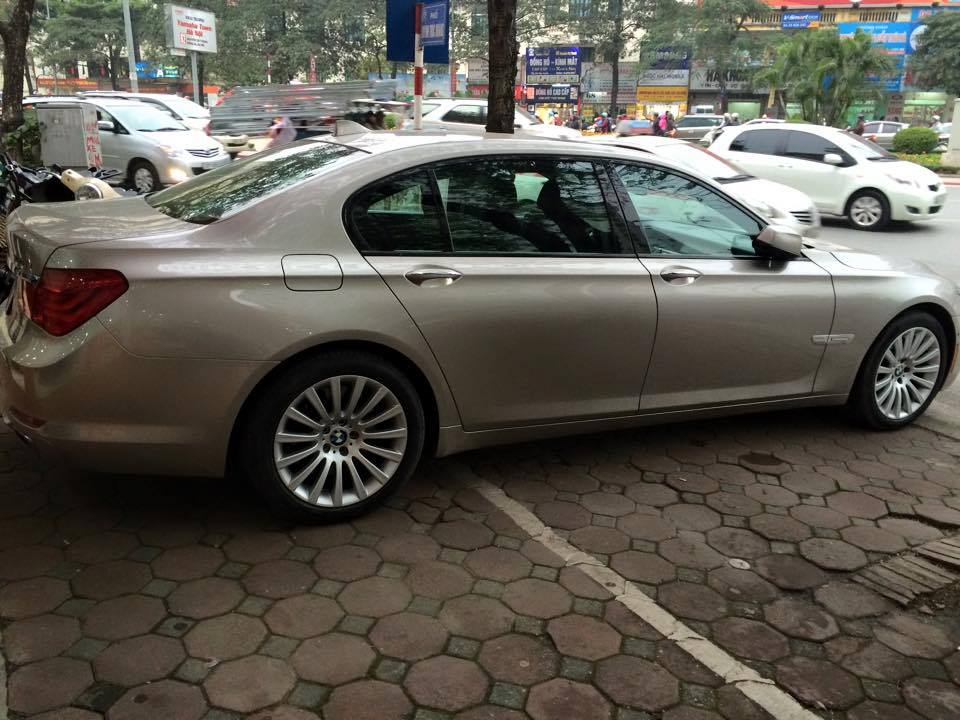 BMW 7 Series 750li 2011 - Cần đổi xe bán BMW 750LI vàng cát, nhập Mỹ 2011, full option