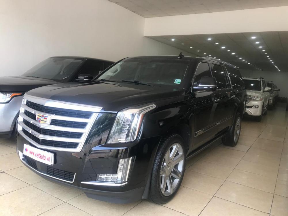 Cadillac Escalade 2015 - Bán Cadillac Escalade sản xuất 2015 màu đen nội thất nâu, xe cực đẹp