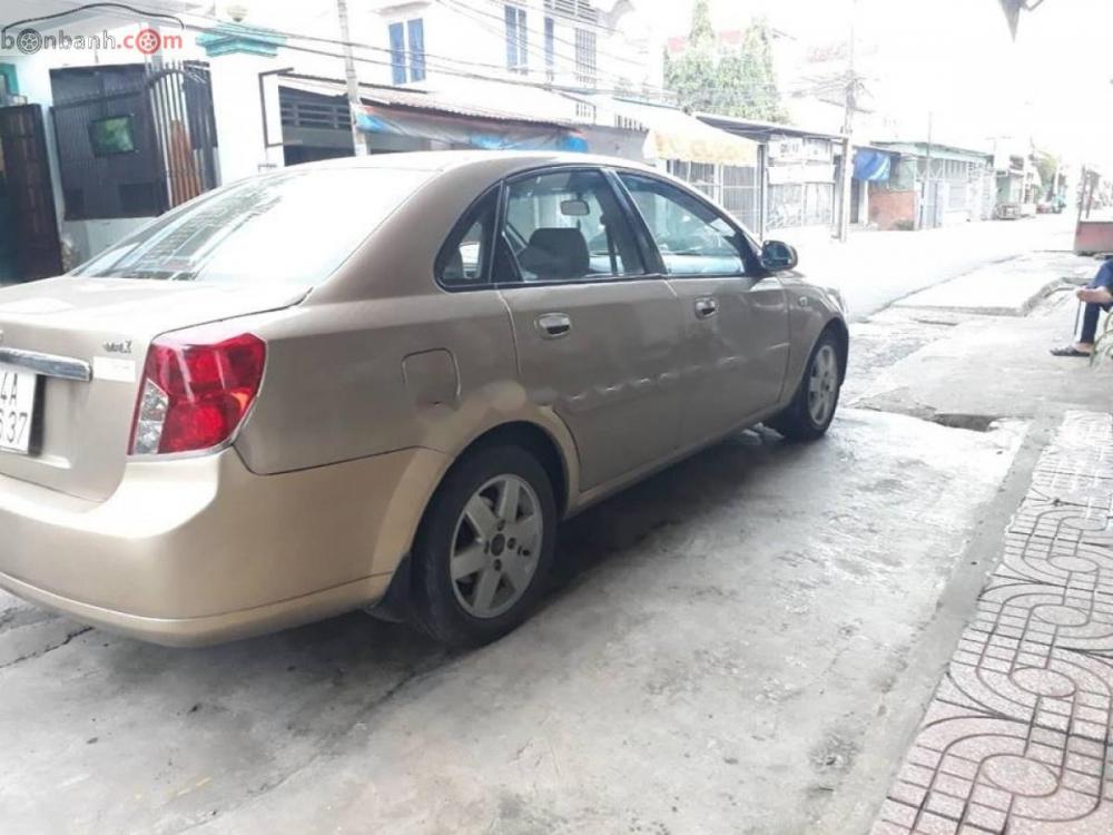 Daewoo Lacetti 2005 - Cần bán lại xe Daewoo Lacetti sản xuất năm 2005, màu vàng, giá tốt