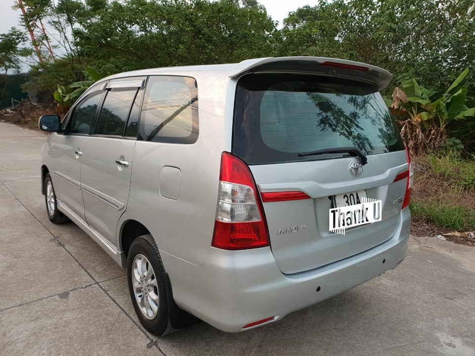 Toyota Innova 2.0E 2014 - Cần bán Toyota Innova đời 2014, màu bạc