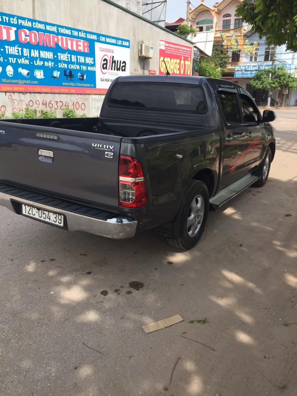 Toyota Hilux E 2011 - Cần bán xe Toyota Hilux E sản xuất 2011, màu xám (ghi), nhập khẩu