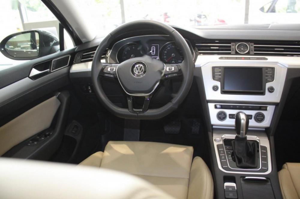 Volkswagen Passat 1.8 Bluemotion 2017 - Bán Volkswagen Passat 1.8 Bluemotion 2017, màu xám, nhập khẩu