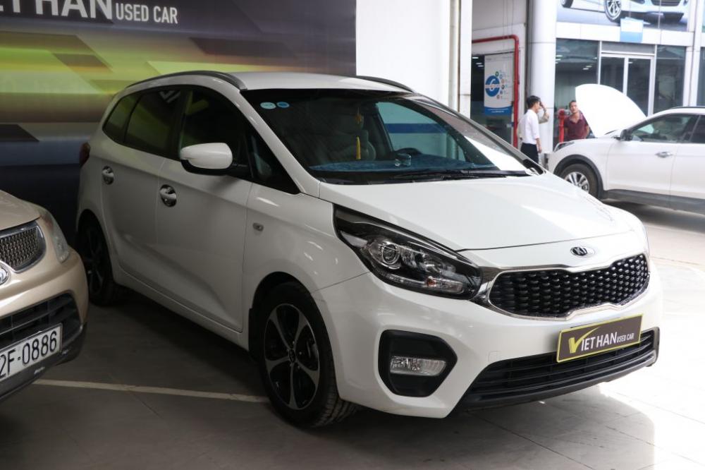 Kia Rondo 2.0MT 2017 - Bán xe Kia Rondo 2.0MT đời 2017, màu trắng, giá tốt