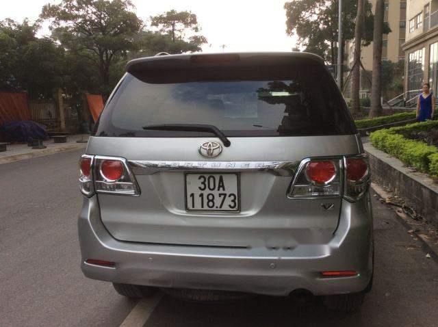 Toyota Fortuner AT 2014 - Xe Toyota Fortuner AT năm 2014, màu bạc số tự động, giá chỉ 770 triệu