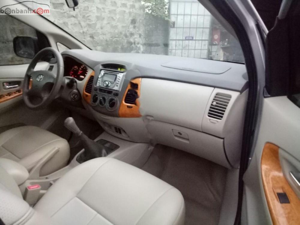 Toyota Innova 2.0G 2010 - Bán Toyota Innova 2.0G đời 2010, màu bạc, giá tốt