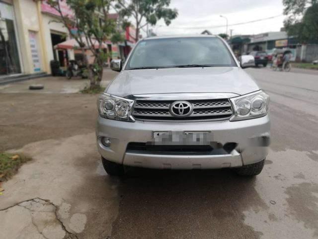 Toyota Fortuner   G MT 2012 - Cần bán Toyota Fortuner G MT sản xuất năm 2012, màu bạc, giá chỉ 670 triệu