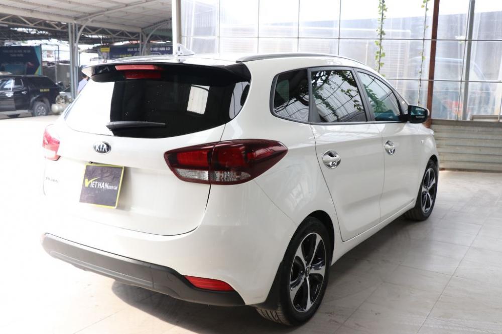 Kia Rondo 2.0MT 2017 - Bán xe Kia Rondo 2.0MT đời 2017, màu trắng, giá tốt