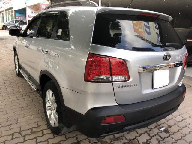 Kia Sorento 2.4AT 2011 - Bán xe Kia Sorento năm 2011, màu bạc, xe nhập