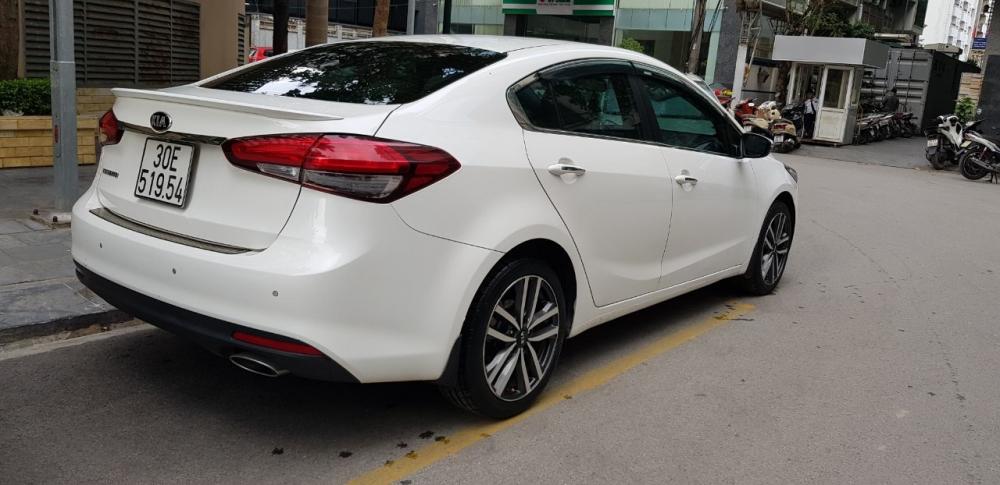 Kia Cerato 1.6AT 2017 - Bán xe Kia Cerato 1.6 2018, màu trắng, 605 triệu