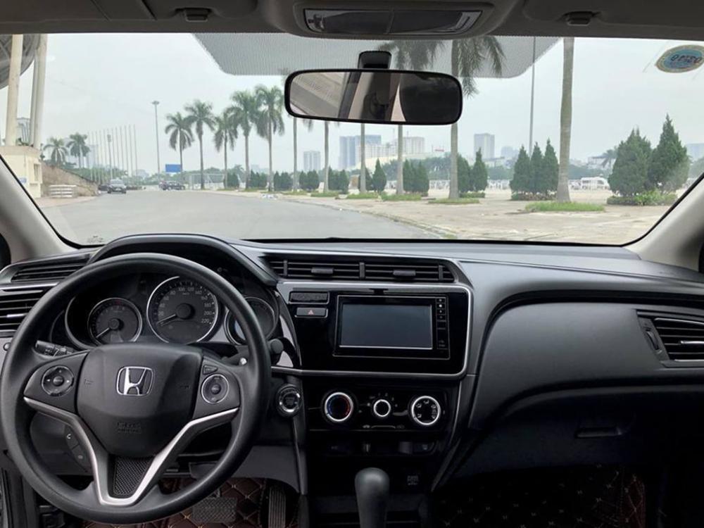 Honda City AT 2018 - Bán Honda City tự động đk 3/18, màu bạc, xe đi 6000 km như mới