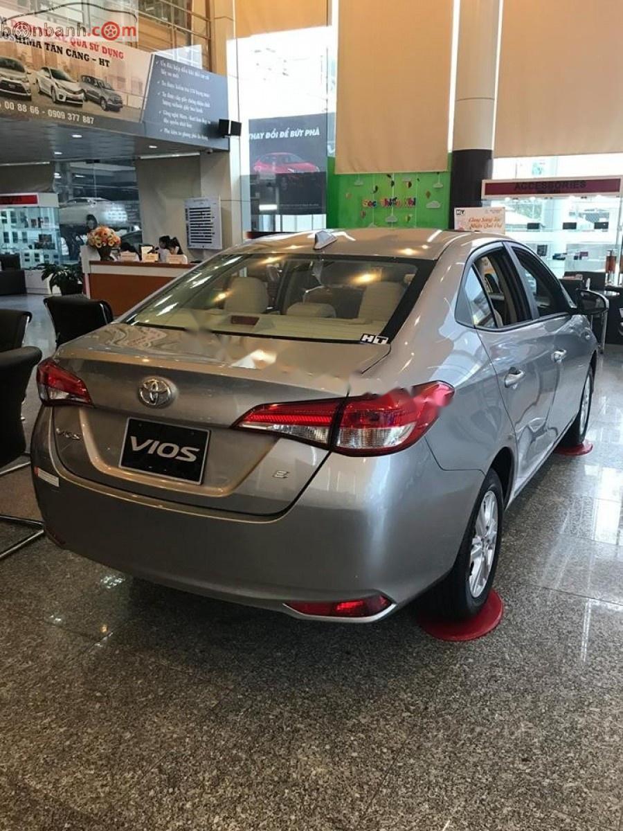 Toyota Vios 1.5E MT 2018 - Cần bán xe Toyota Vios 1.5E MT đời 2018, màu bạc, giá 516tr