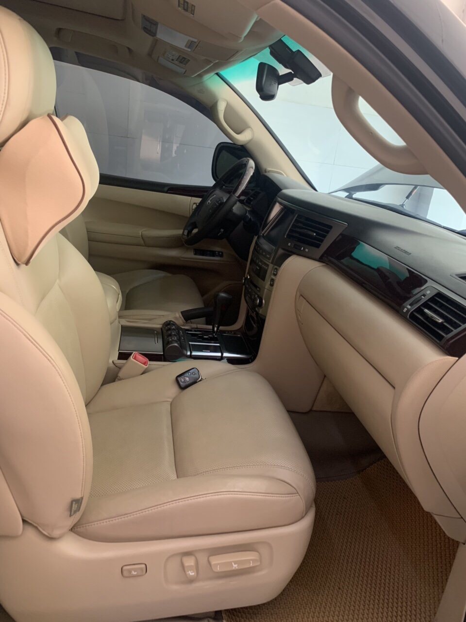 Lexus LX  570 2010 - Bán LX570 2010 xe đẹp đi 40.000km, bao test hãng