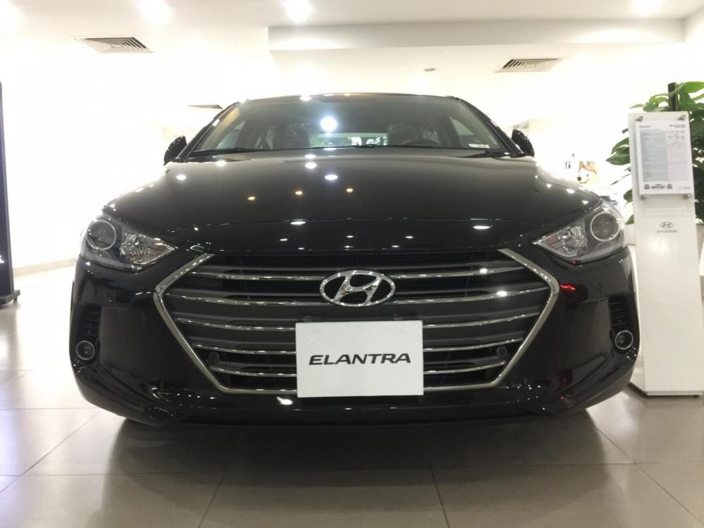 Hyundai Elantra  1.6 MT 2018 - Hyundai Elantra số sàn màu đen xe giao ngay, giá tốt, hỗ trợ vay NH. LH: 0903175312