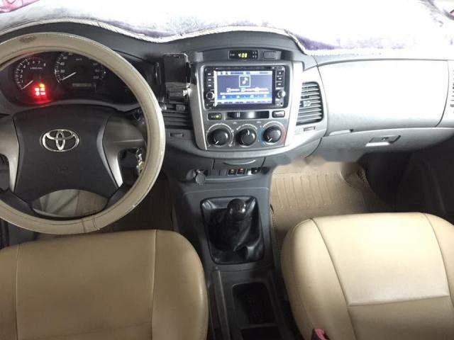 Toyota Innova  E 2013 - Bán xe Toyota Innova sản xuất năm 2013, màu bạc, giá cạnh tranh