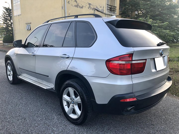 BMW X5 4.8AT 2007 - Cần bán gấp BMW X5 2007, số tự động màu bạc sang trọng