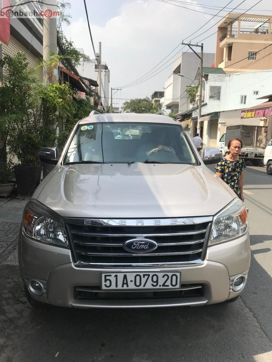 Ford Everest 2.5L 4x2 AT 2010 - Cần bán Ford Everest 2.5L 4x2 AT năm 2010, xe gia đình, 550tr