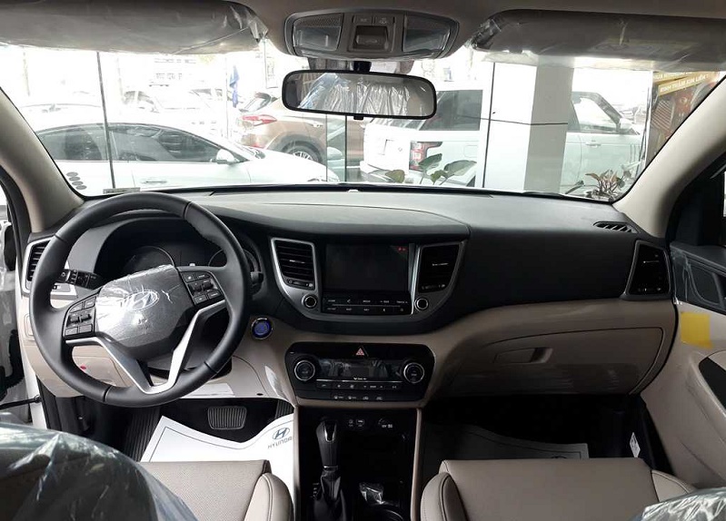 Hyundai Tucson 2018 - Hyundai Tucson xăng tiêu chuẩn trắng xe giao ngay, liên hệ để được giá khuyến mãi. LH: 0903175312