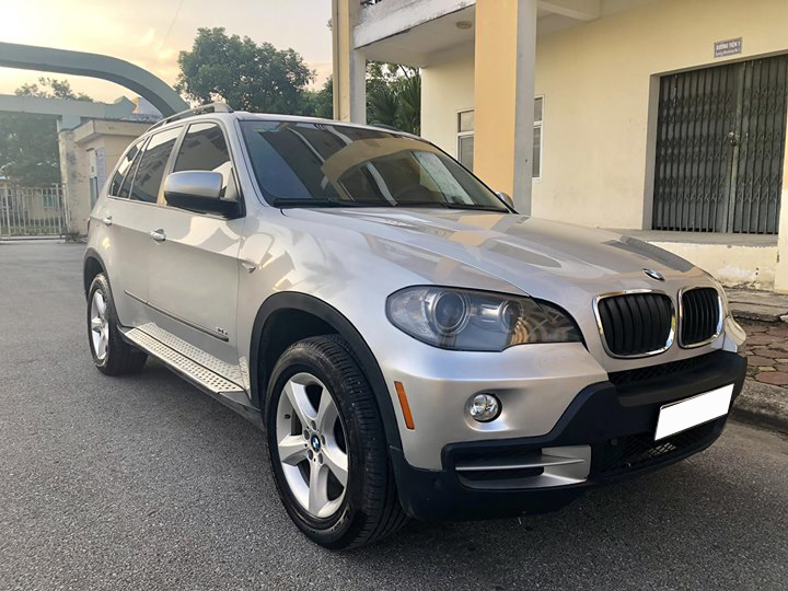 BMW X5 4.8AT 2007 - Cần bán gấp BMW X5 2007, số tự động màu bạc sang trọng