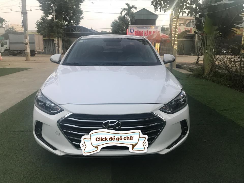 Hyundai Elantra 2017 - Gia đình cần bán Elentra 2017 đk 2018, số sàn, màu trắng đẹp long lanh gà chanh