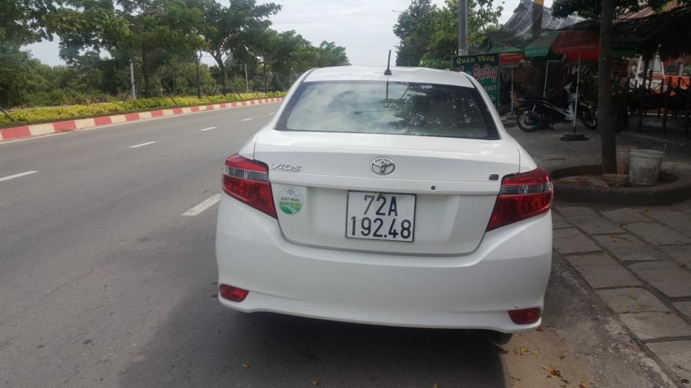 Toyota Vios E 1.5MT 2016 - Bán Toyota Vios E 1.5MT màu trắng, số sàn, biển tỉnh, sản xuất cuối 2016 mẫu mới