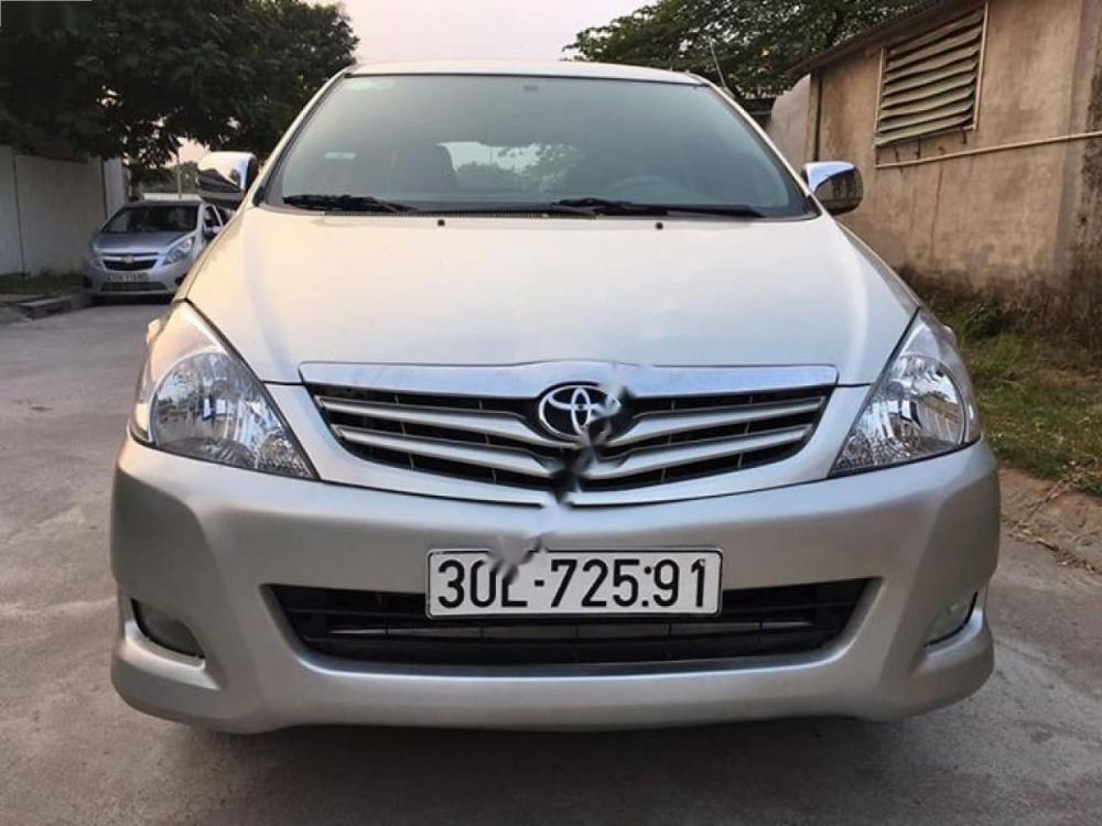 Toyota Innova G 2010 - Bán xe Toyota Innova G sản xuất 2010, màu bạc, số sàn