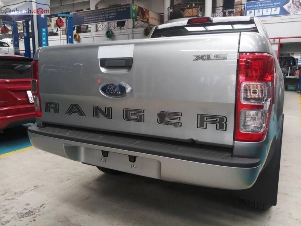 Ford Ranger XLS 2.2L 4x2 AT 2018 - Bán ô tô Ford Ranger XLS 2.2L 4x2 AT đời 2018, màu bạc, nhập khẩu