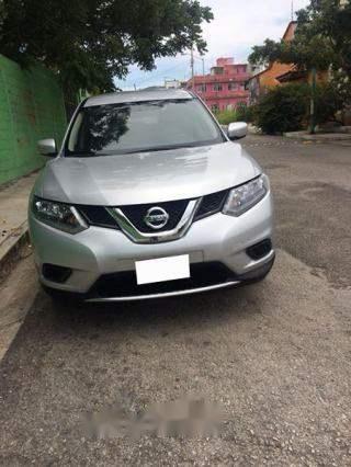 Nissan X trail 2017 - Cần bán gấp Nissan X trail sản xuất 2017, màu bạc, xe nhập