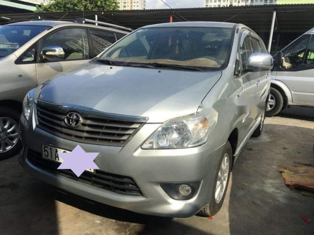 Toyota Innova 2012 - Chính chủ bán Toyota Innova 2012 tự động màu bạc