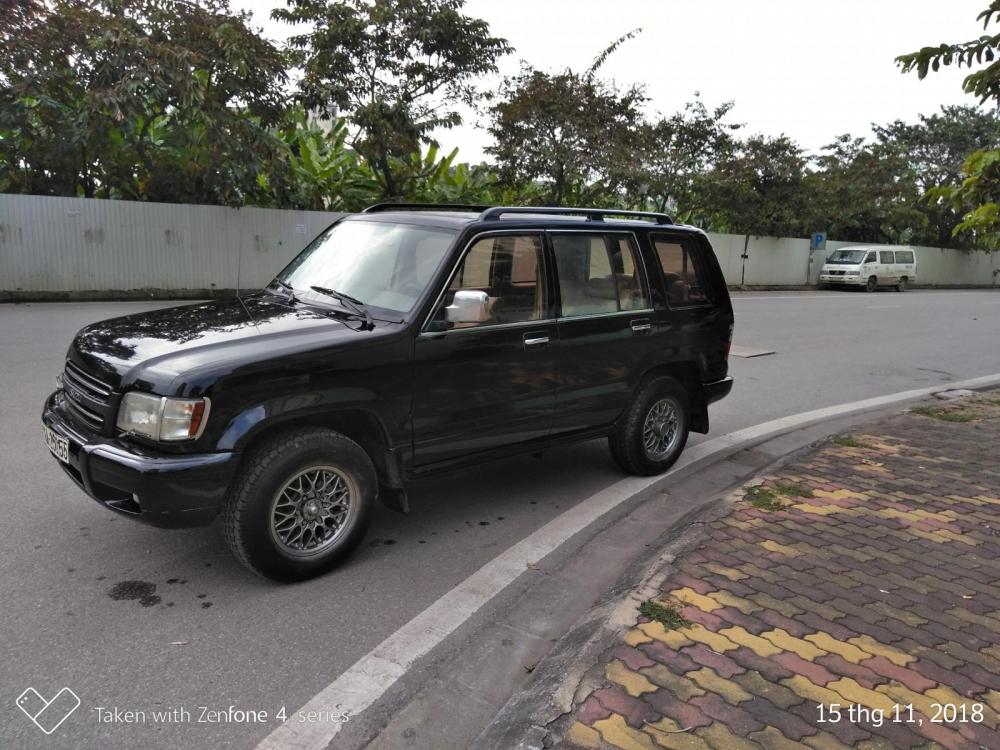 Isuzu Trooper LX 2002 - Cần bán Isuzu Trooper LX sản xuất 2002, màu đen, nhập khẩu nguyên chiếc