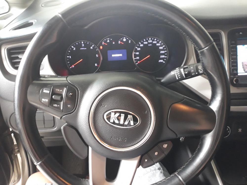 Kia Rondo DMT 2015 - Bán Kia Rondo DMT 2015, màu vàng cát, giá thương lượng, hỗ trợ góp