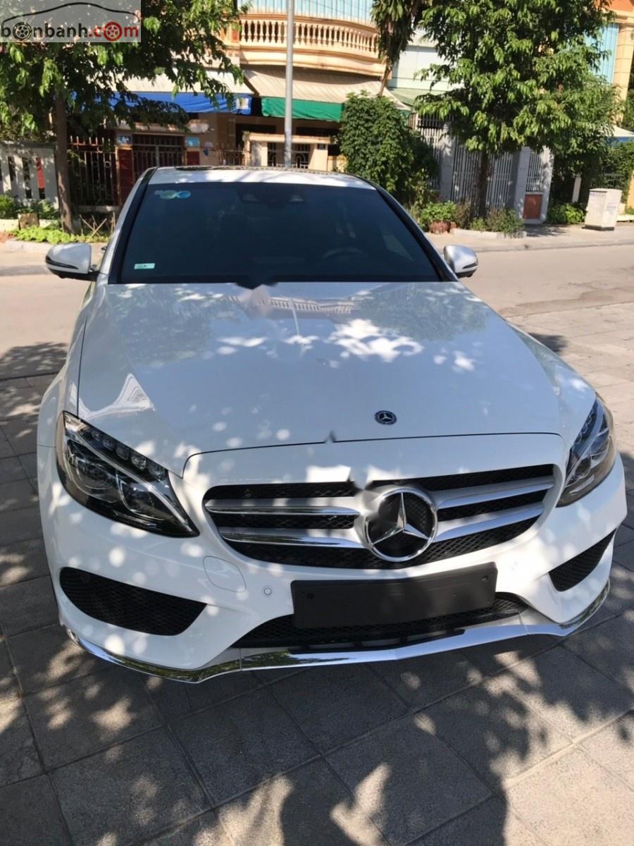 Mercedes-Benz C class C300 AMG 2018 - Cần bán xe Mercedes C300 AMG đời 2018, màu trắng giá tốt