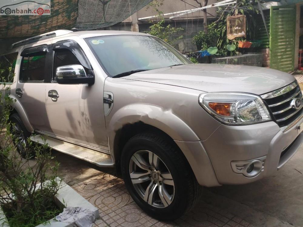 Ford Everest 2.5L 4x2 AT 2012 - Bán Ford Everest 2.5L 4x2 AT đời 2012, màu hồng, số tự động, 525 triệu 