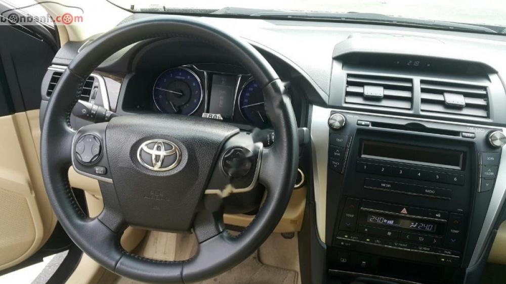 Toyota Camry 2.0E 2016 - Bán Toyota Camry 2.0E đời 2016, màu đen, giá 830 triệu