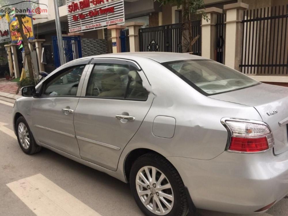 Toyota Vios E 2009 - Bán Toyota Vios E sản xuất 2009, màu bạc, số sàn