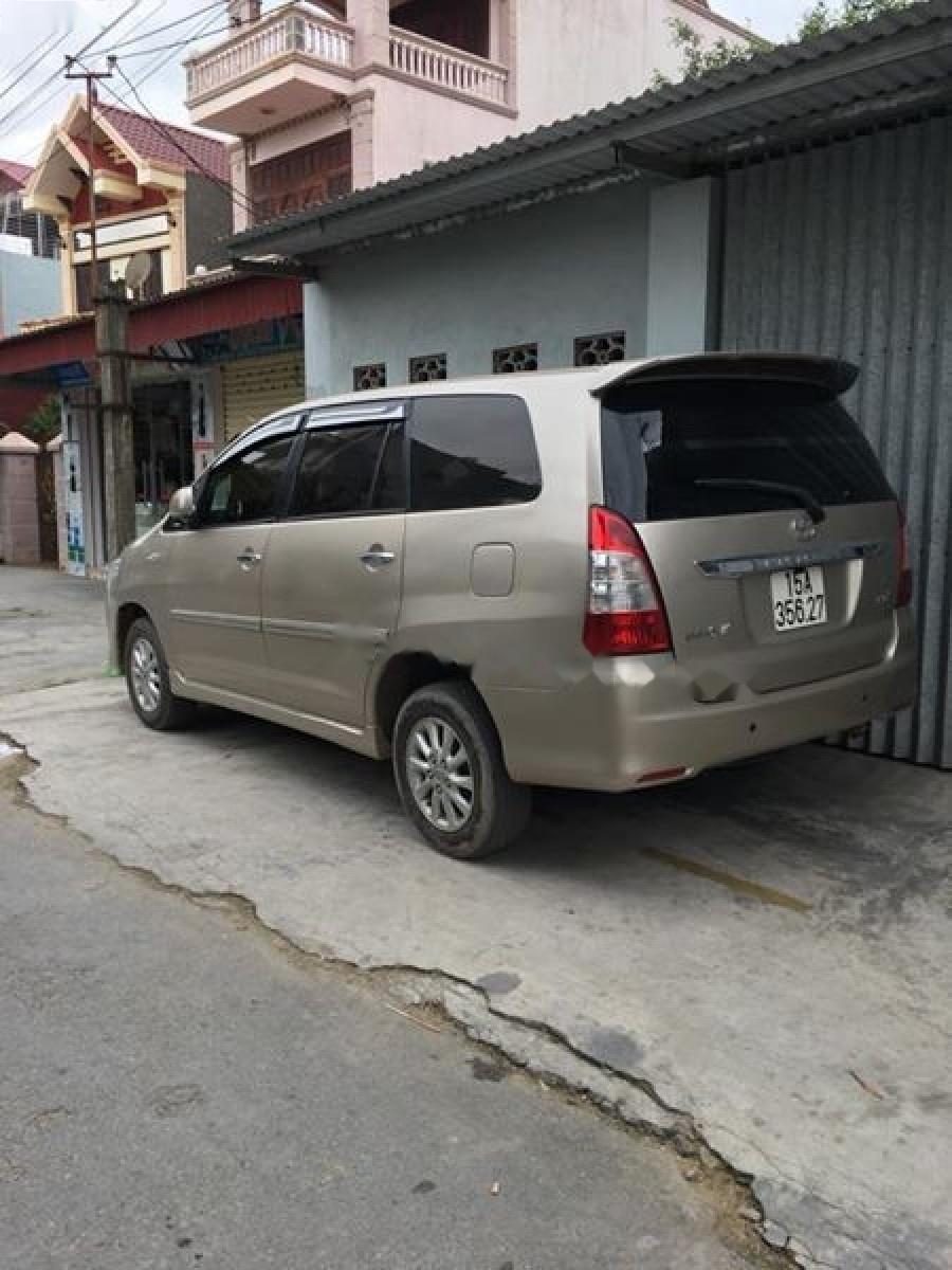 Toyota Innova 2.0E 2013 - Cần bán xe Toyota Innova 2.0E đời 2013, màu vàng, giá 510tr