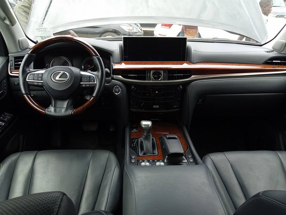 Lexus LX 570 2018 - Bán ô tô Lexus LX 570 đời 2018, màu đen, xe nhập khẩu nguyên chiếc, nguyên bản