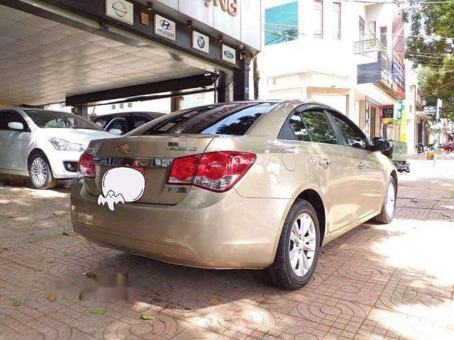 Chevrolet Cruze  1.6 MT 2015 - Bán Chevrolet Cruze năm 2015, màu vàng, xe gia đình, 410tr