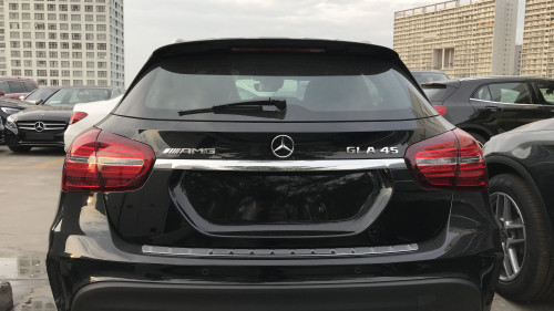 Mercedes-Benz GLA-Class  2.0 Turbo AT  2018 - Cần bán Mercedes 2.0 Turbo AT đời 2018, màu đen