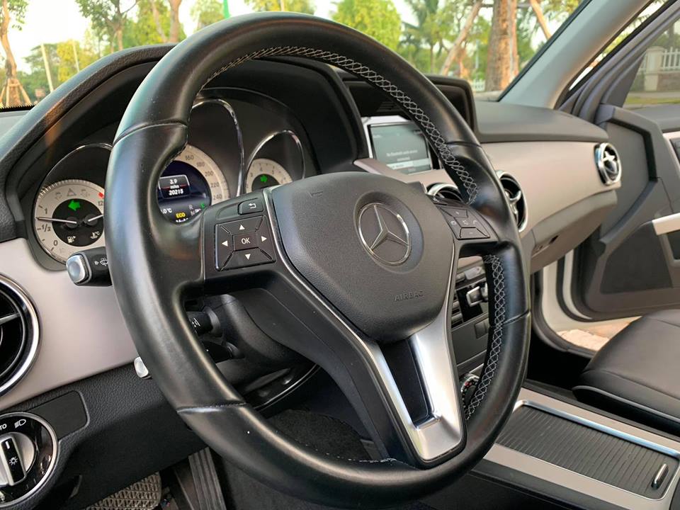 Mercedes-Benz GLK Class GLK 250 AMG 2014 - Cần bán Mercedes AMG sản xuất năm 2014, màu trắng, xe nhập