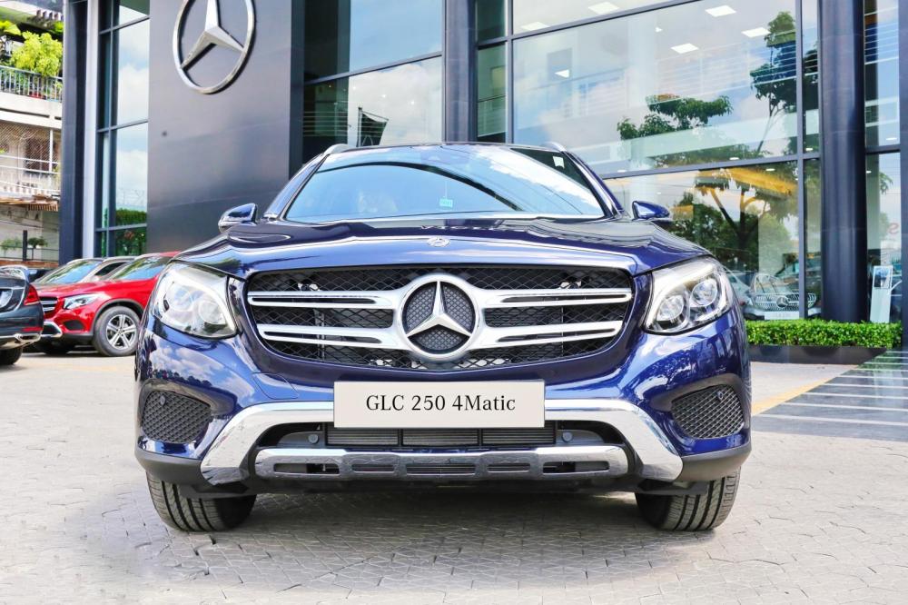 Mercedes-Benz GLC-Class GLC 250 2018 - Mercedes GLC 250 hỗ trợ vay cao, tặng bảo hiểm