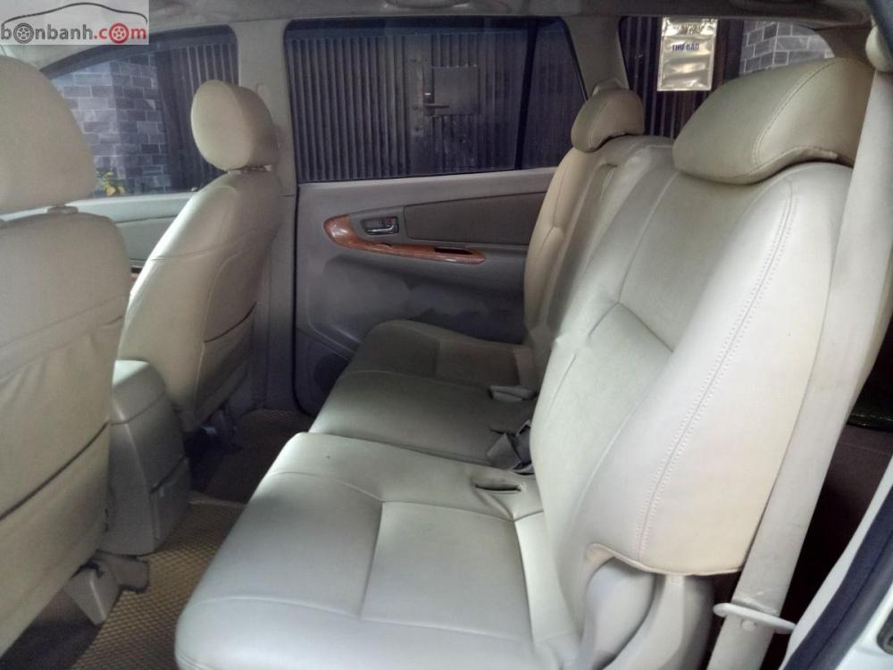 Toyota Innova 2.0 2010 - Cần bán xe cũ Toyota Innova 2.0 năm sản xuất 2010, màu bạc