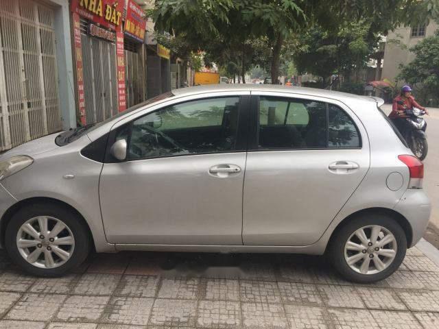 Toyota Yaris    2010 - Cần bán xe Toyota Yaris 2010, màu bạc, nhập khẩu Thái chính chủ