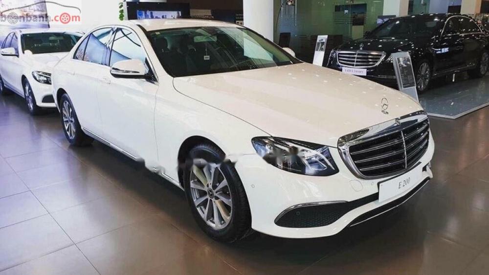 Mercedes-Benz E class E200 2018 - Cần bán xe Mercedes E200 đời 2018, màu trắng