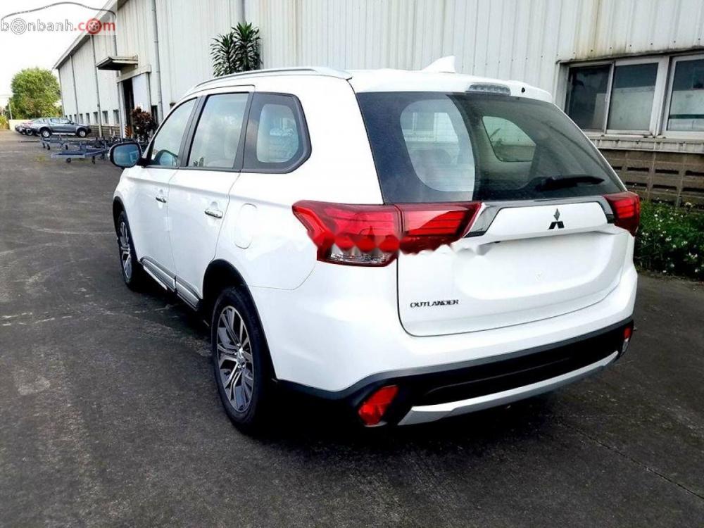 Mitsubishi Outlander 2.0 CVT 2018 - Cần bán Mitsubishi Outlander 2.0 CVT sản xuất 2018, màu trắng