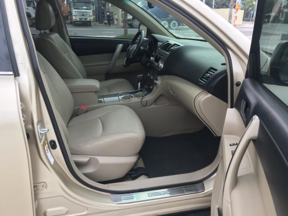 Toyota Highlander SE 2011 - Bán Toyota Highlander bản SE, cửa nóc, cốp hít, sx 2011 giá 1 tỷ 256 triệu, liên hệ 0337398448