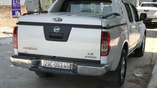 Nissan Navara  2.5 MT  2011 - Cần bán Nissan Navara 2.5 MT đời 2011, màu trắng 
