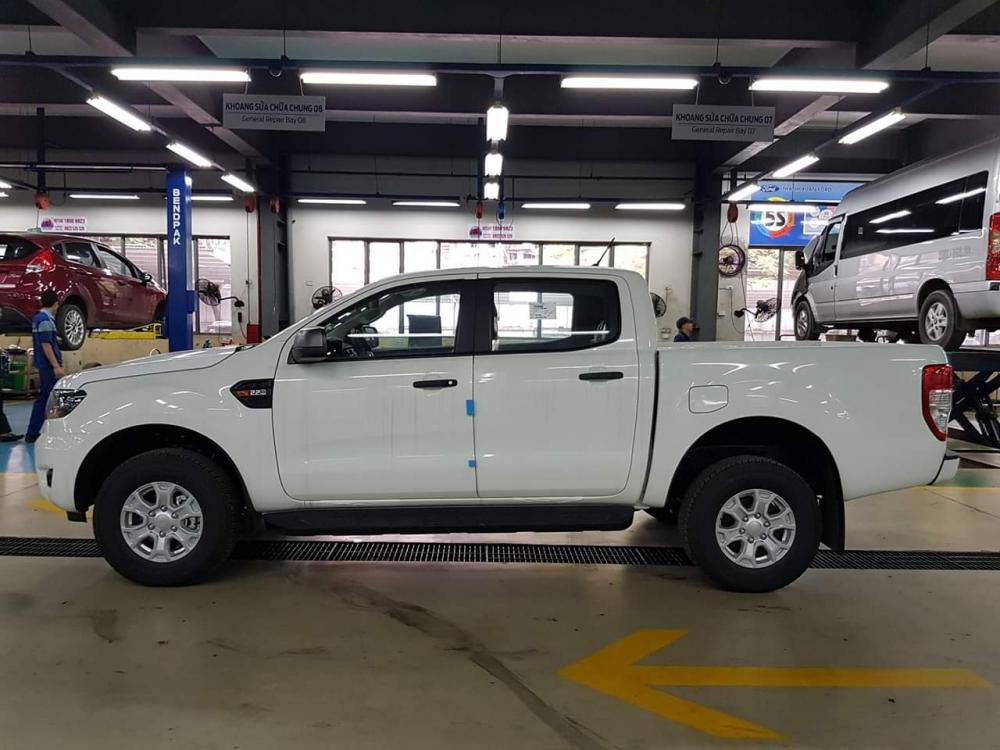 Ford Ranger XLS AT 2.2L 2018 - Bán Ford Ranger XLS mới đời 2018, nhập khẩu, giá chỉ từ 650 triệu, xe có sẵn đủ màu giao ngay và nhiều quà tặng hấp dẫn