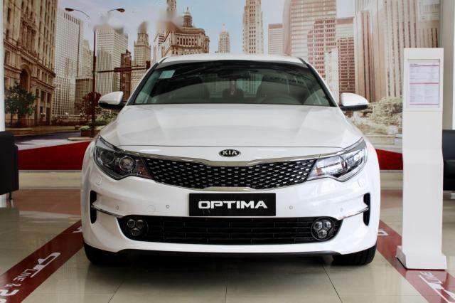 Kia Optima 2.0 AT 2018 - Bán xe Kia Optima 2.0 AT đời 2018, màu trắng, giá chỉ 772 triệu