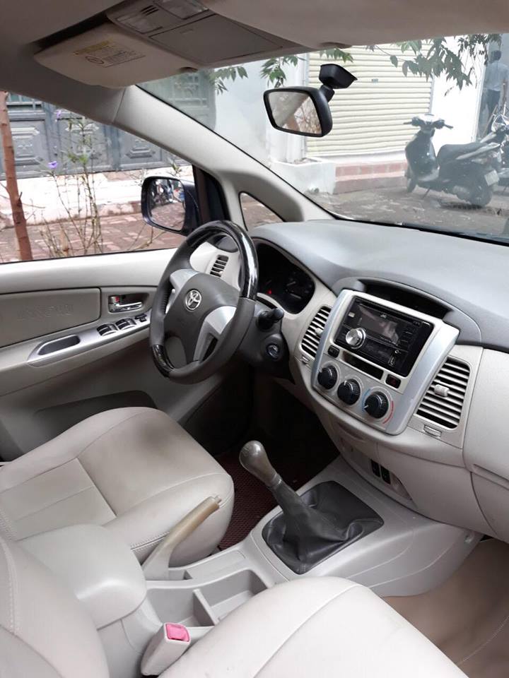 Toyota Innova 2014 - Bán Toyota Innova đời 2014, màu vàng, giá tốt