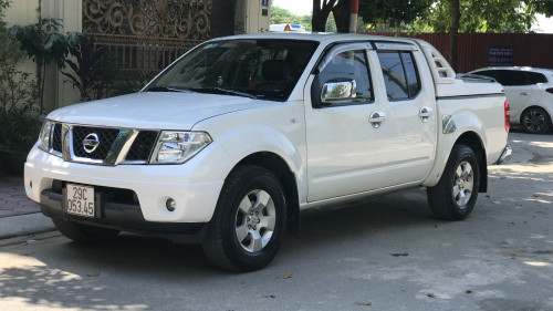 Nissan Navara  2.5 MT  2011 - Cần bán Nissan Navara 2.5 MT đời 2011, màu trắng 
